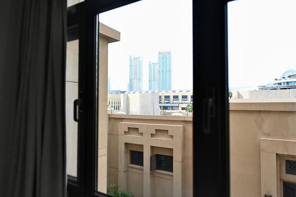 Lux Souk Al Bahar Downtown 1 Bedroom Flat - Steps To Mall Apartment *
