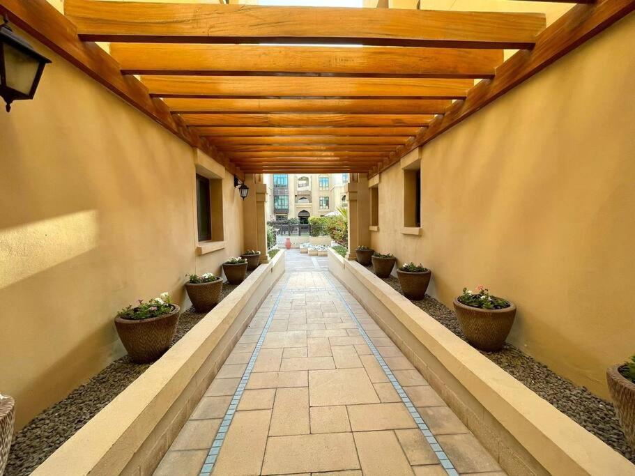 Apartamento Lux Souk Al Bahar Downtown 1 Bedroom Flat - Steps To Mall *
