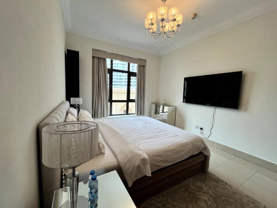 Apartamento Lux Souk Al Bahar Downtown 1 Bedroom Flat - Steps To Mall *
