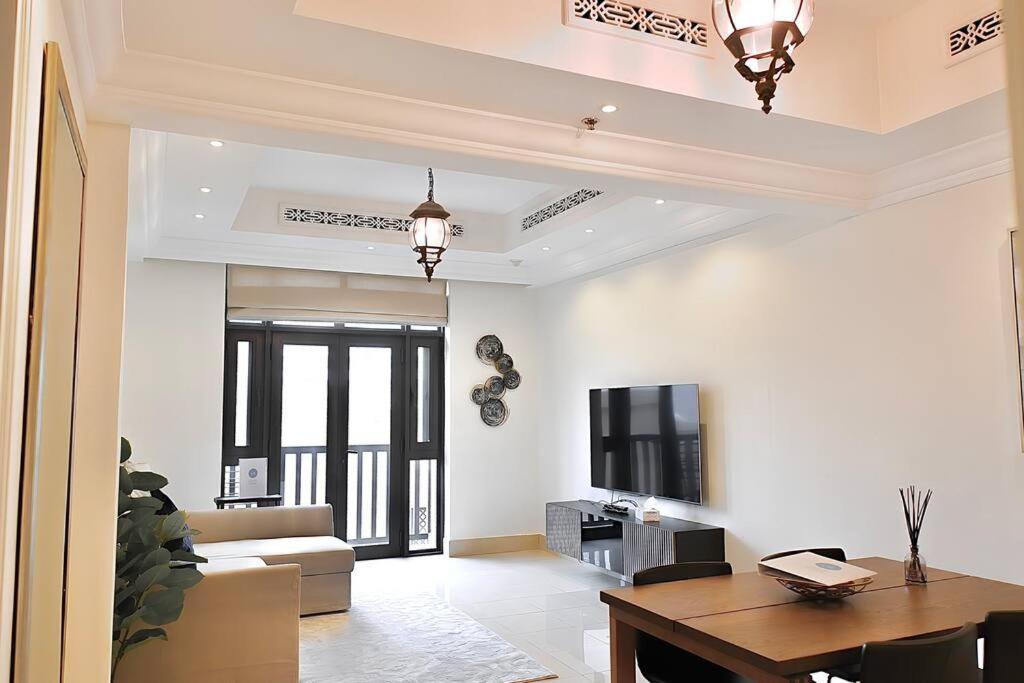Apartamento Lux Souk Al Bahar Downtown 1 Bedroom Flat - Steps To Mall