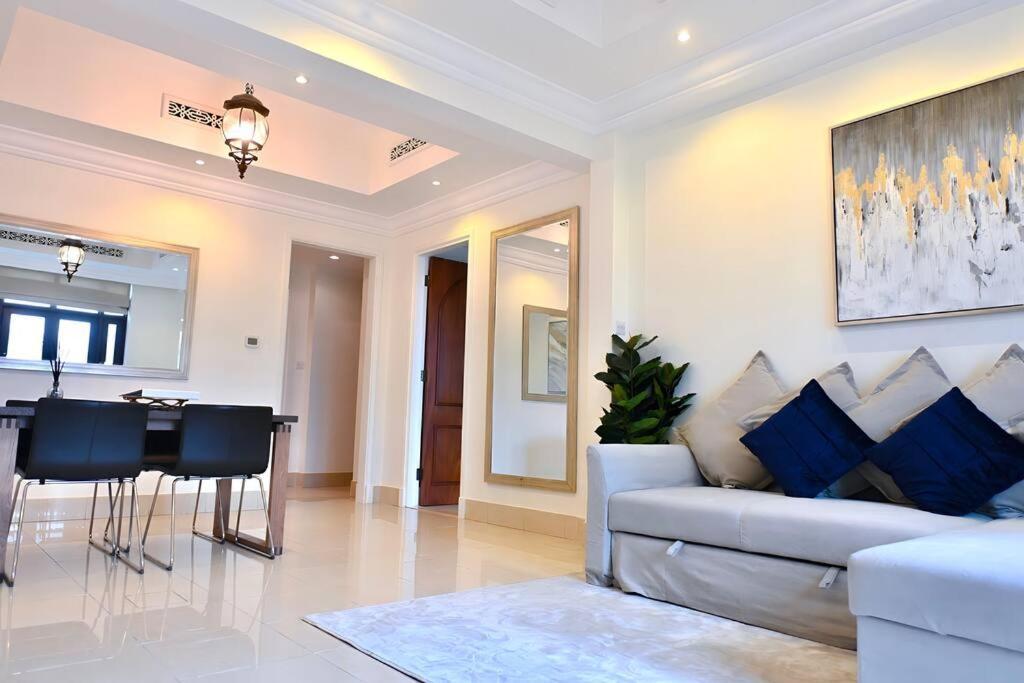 Lux Souk Al Bahar Downtown 1 Bedroom Flat - Steps To Mall Apartamento *