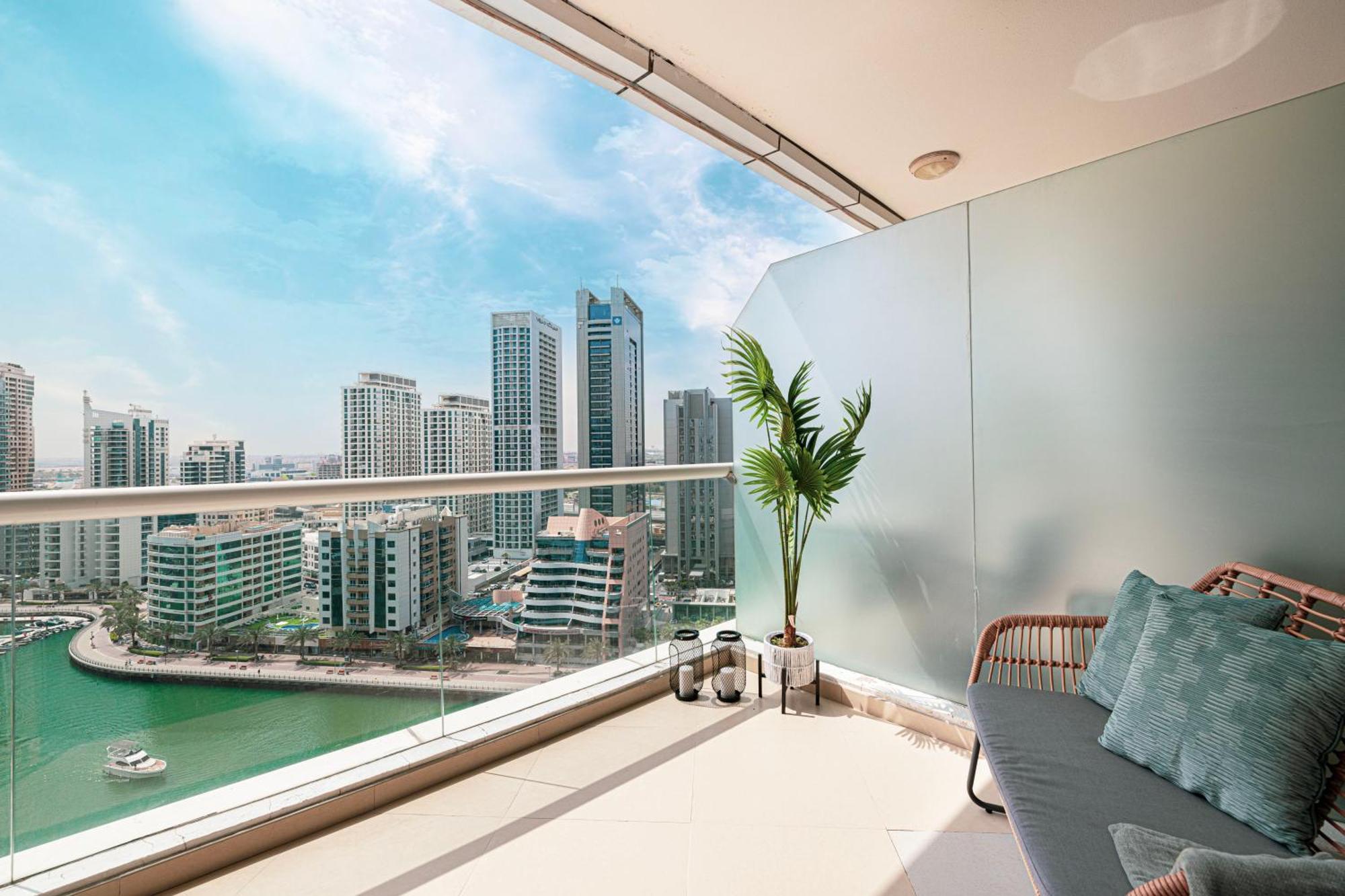 Luxury 1br At Marina: Stunning Marina Views, Pool & Gym * Dubai