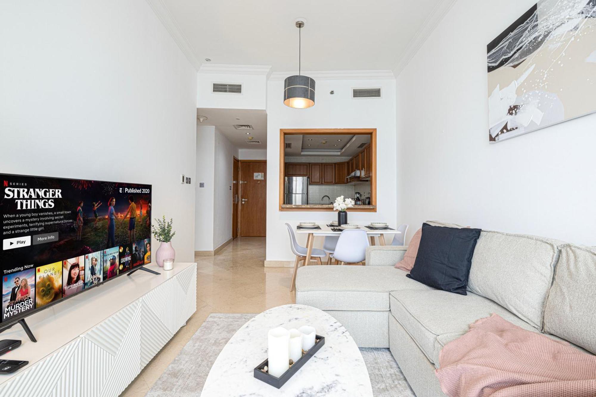Apartment Luxury 1br At Marina: Stunning Marina Views, Pool & Gym