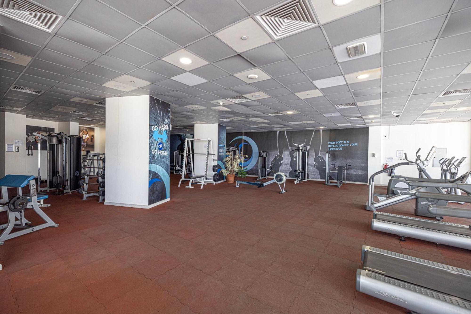 Luxury 1br At Marina: Stunning Marina Views, Pool & Gym