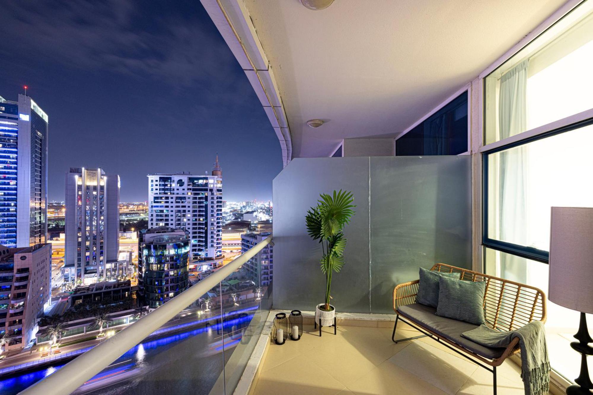 Apartment Luxury 1br At Marina: Stunning Marina Views, Pool & Gym Dubai