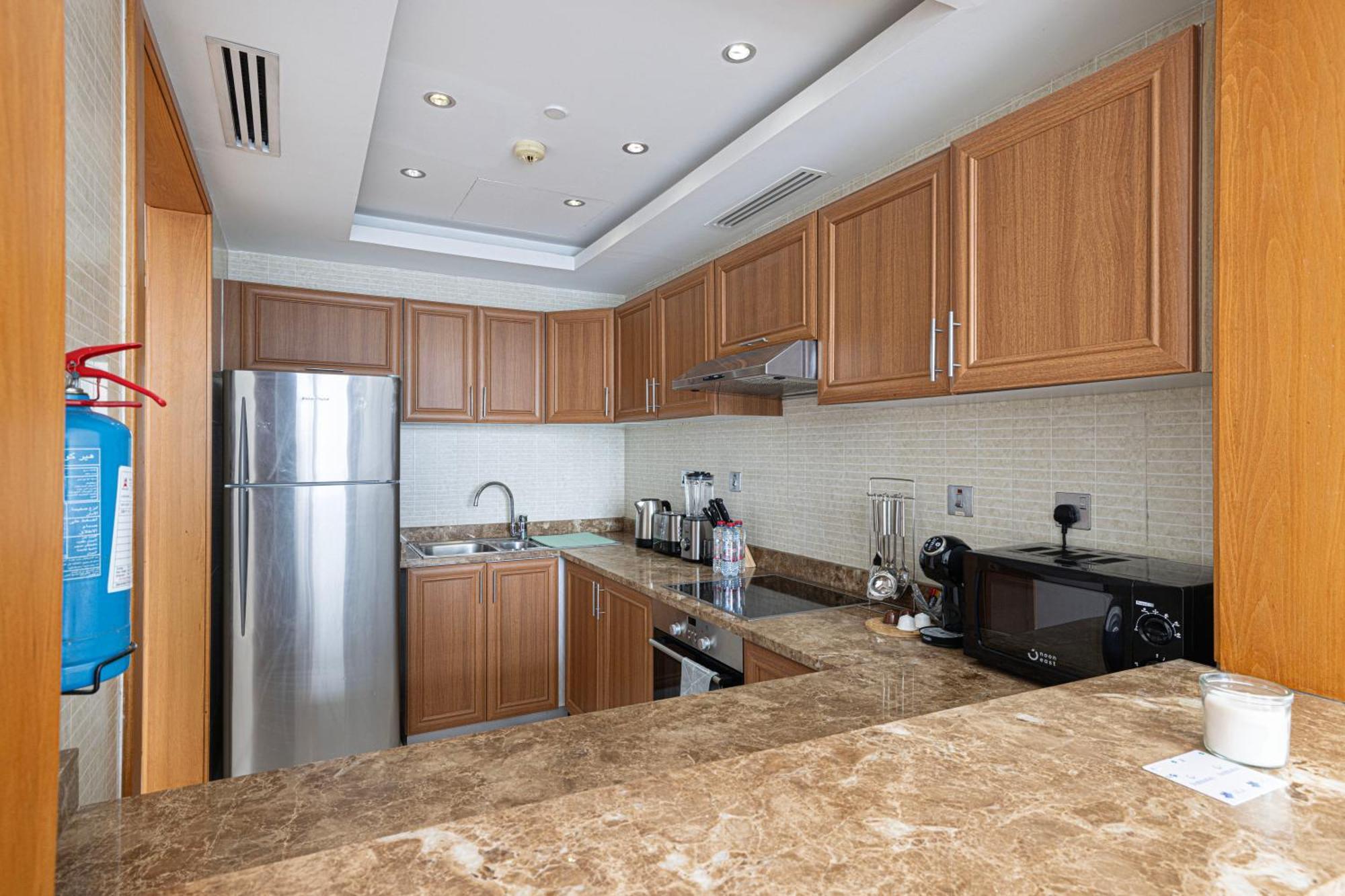 Luxury 1br At Marina: Stunning Marina Views, Pool & Gym * Dubai