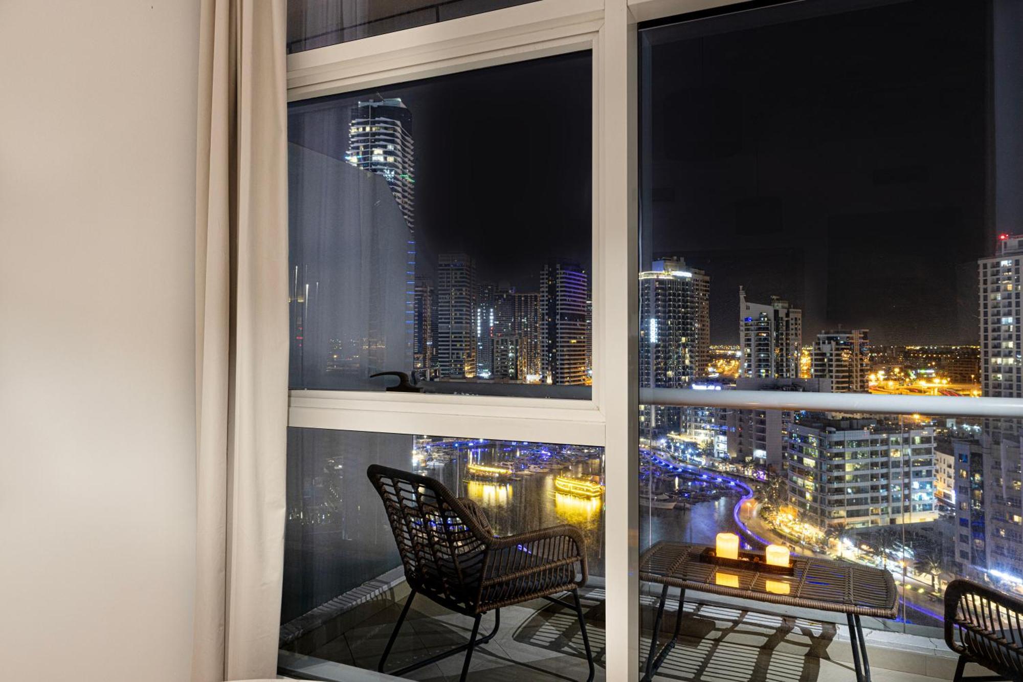 Luxury 1br At Marina: Stunning Marina Views, Pool & Gym Apartment *