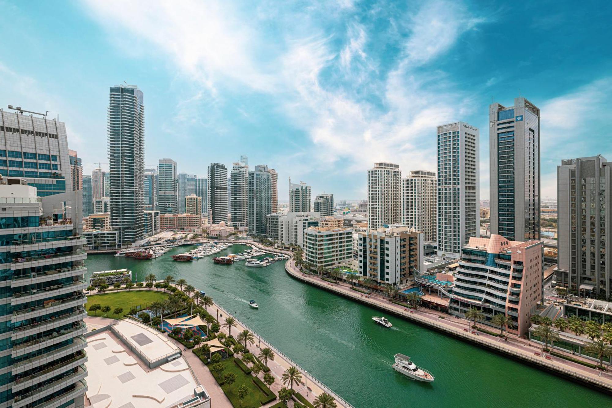 Luxury 1br At Marina: Stunning Marina Views, Pool & Gym Apartment *