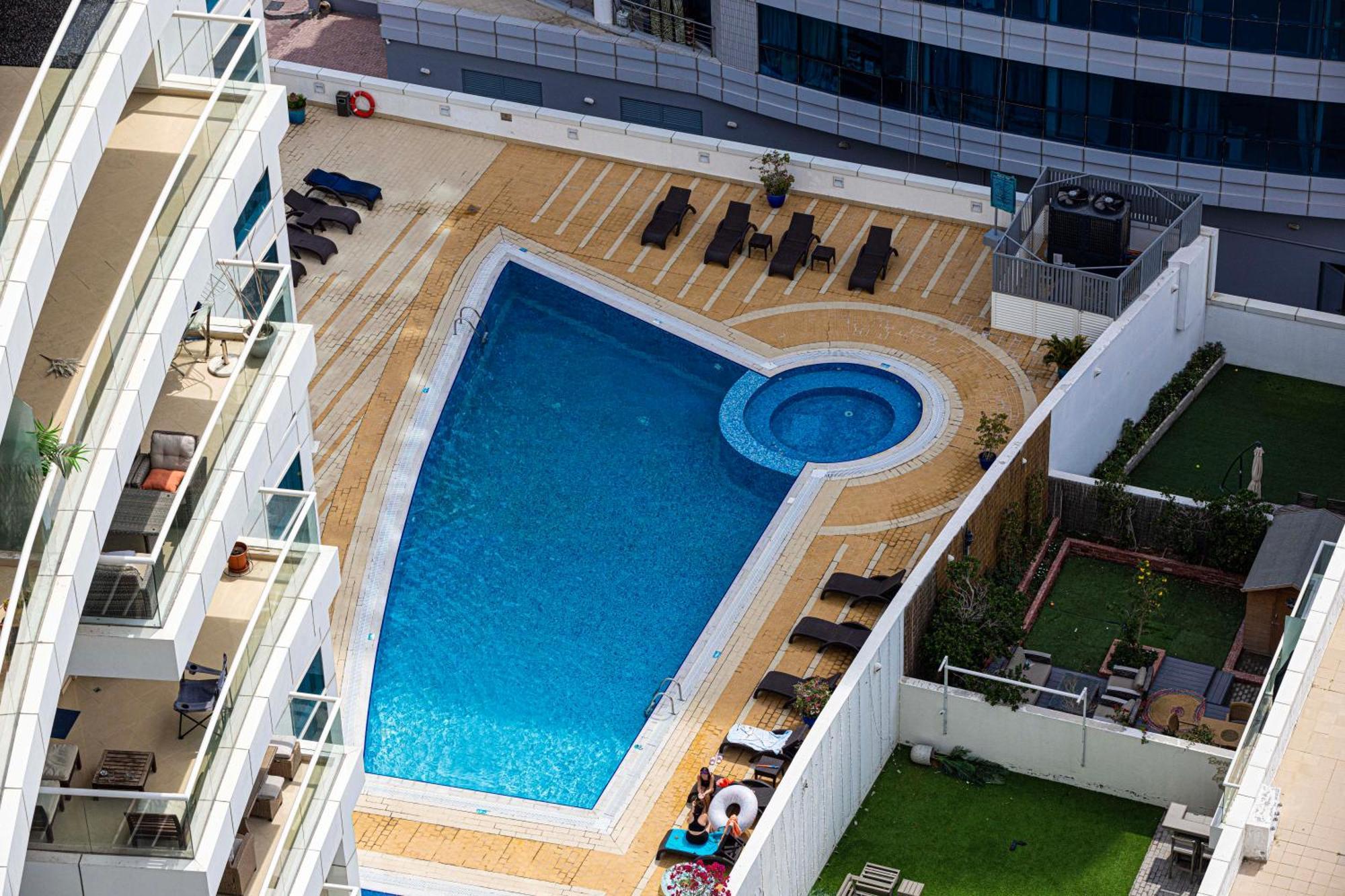 Apartment Luxury 1br At Marina: Stunning Marina Views, Pool & Gym Dubai