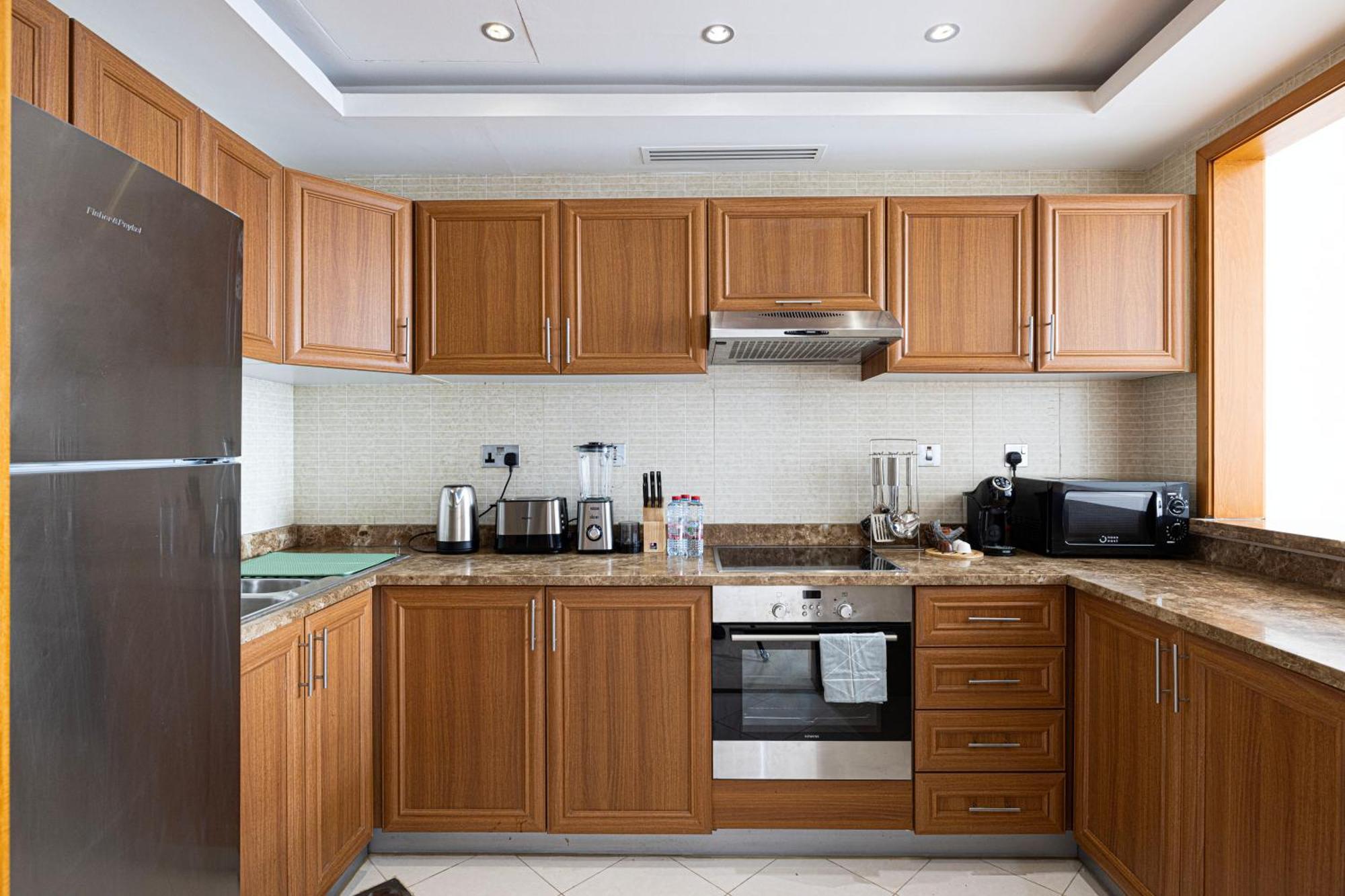 Luxury 1br At Marina: Stunning Marina Views, Pool & Gym Apartment *