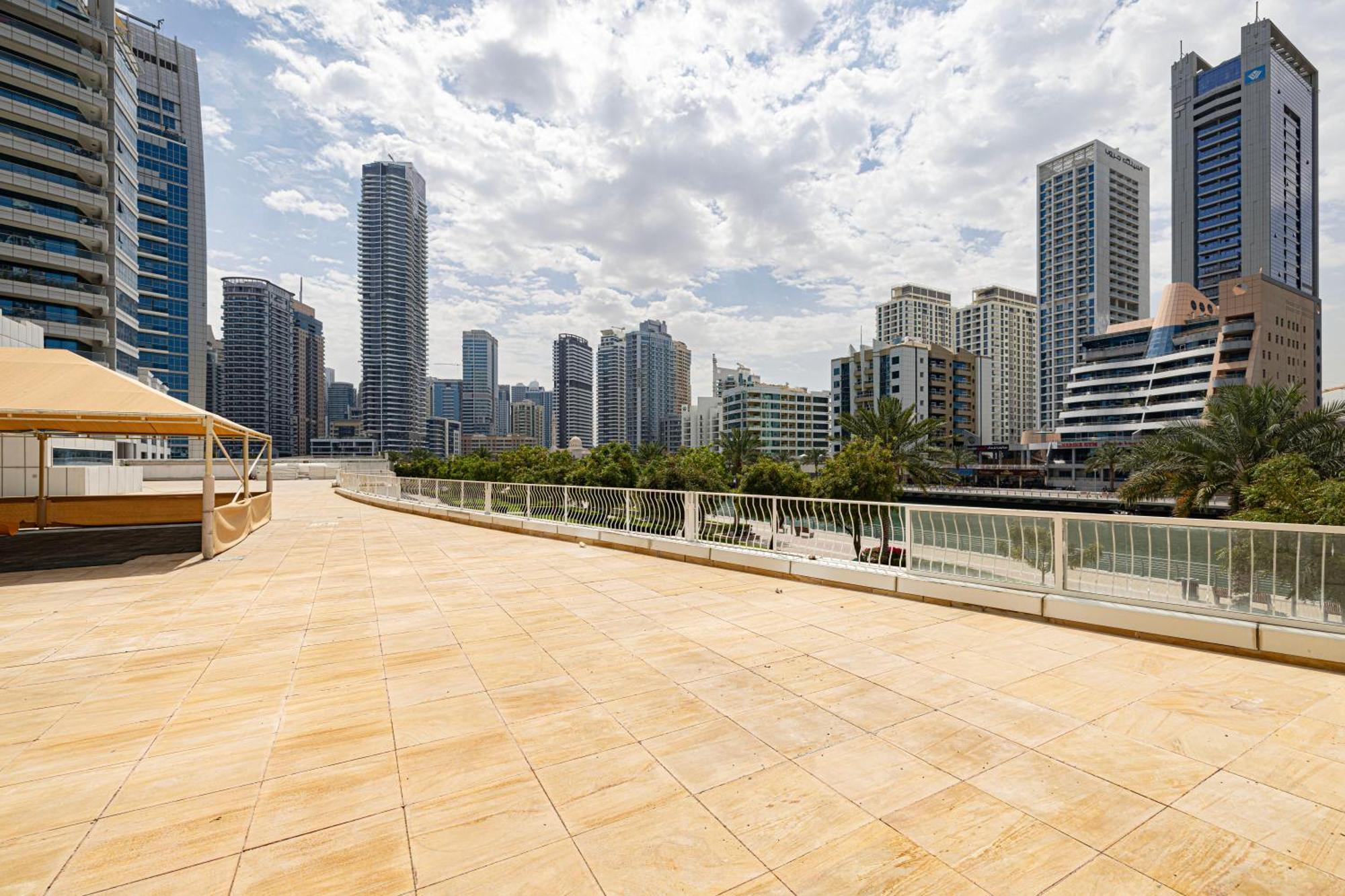 Luxury 1br At Marina: Stunning Marina Views, Pool & Gym * Dubai