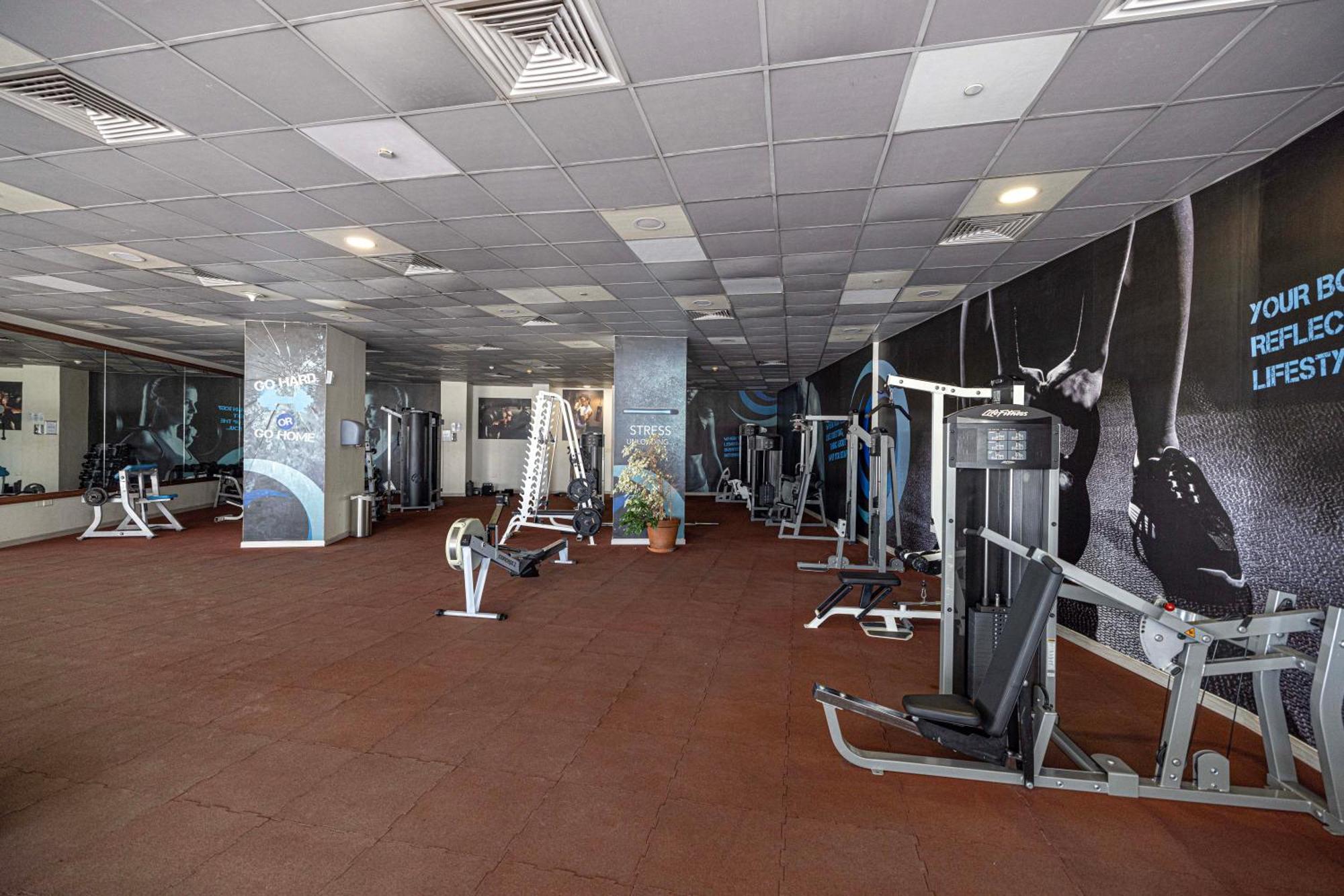 Luxury 1br At Marina: Stunning Marina Views, Pool & Gym Apartment *