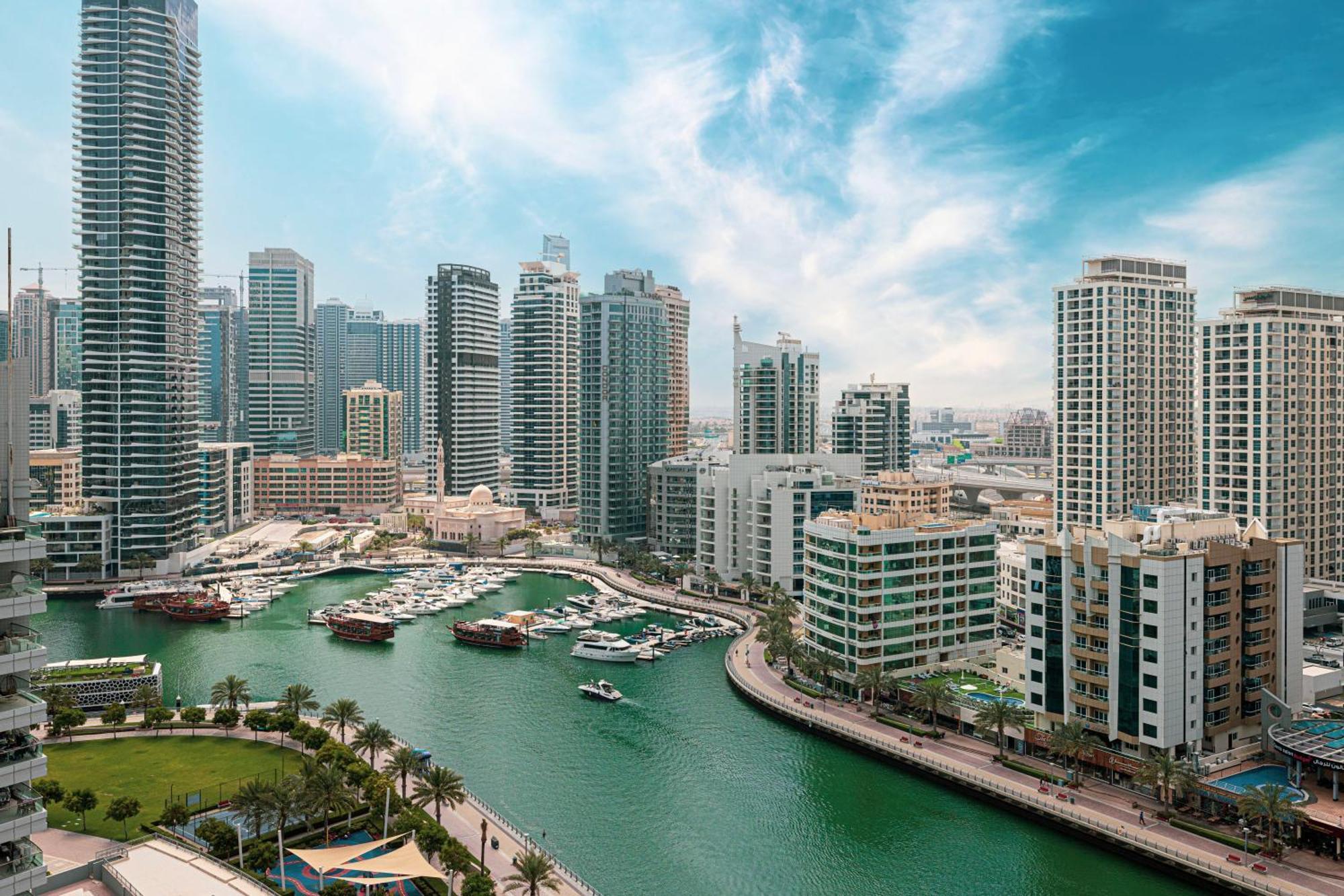 Apartment Luxury 1br At Marina: Stunning Marina Views, Pool & Gym