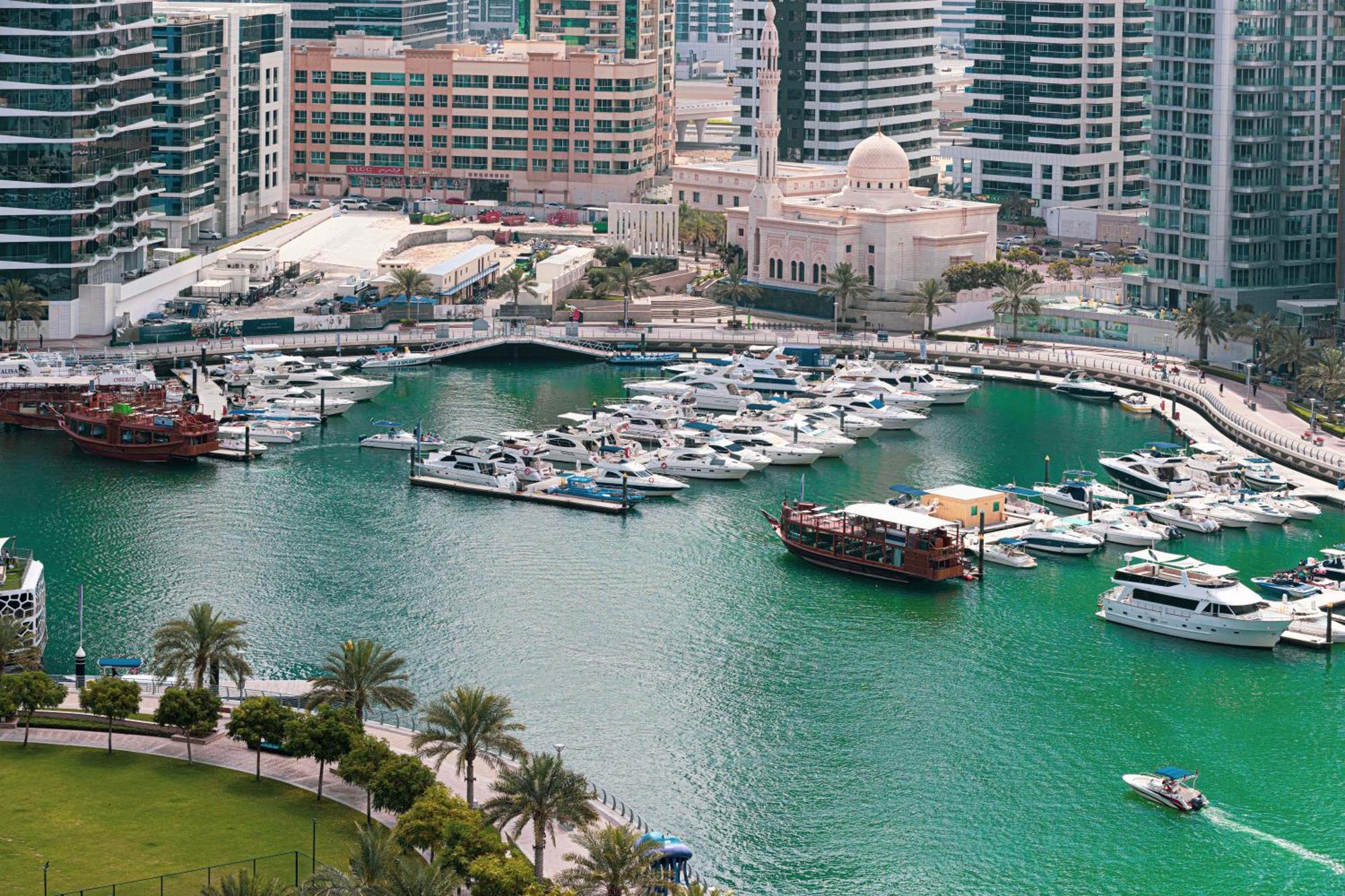 Luxury 1br At Marina: Stunning Marina Views, Pool & Gym *