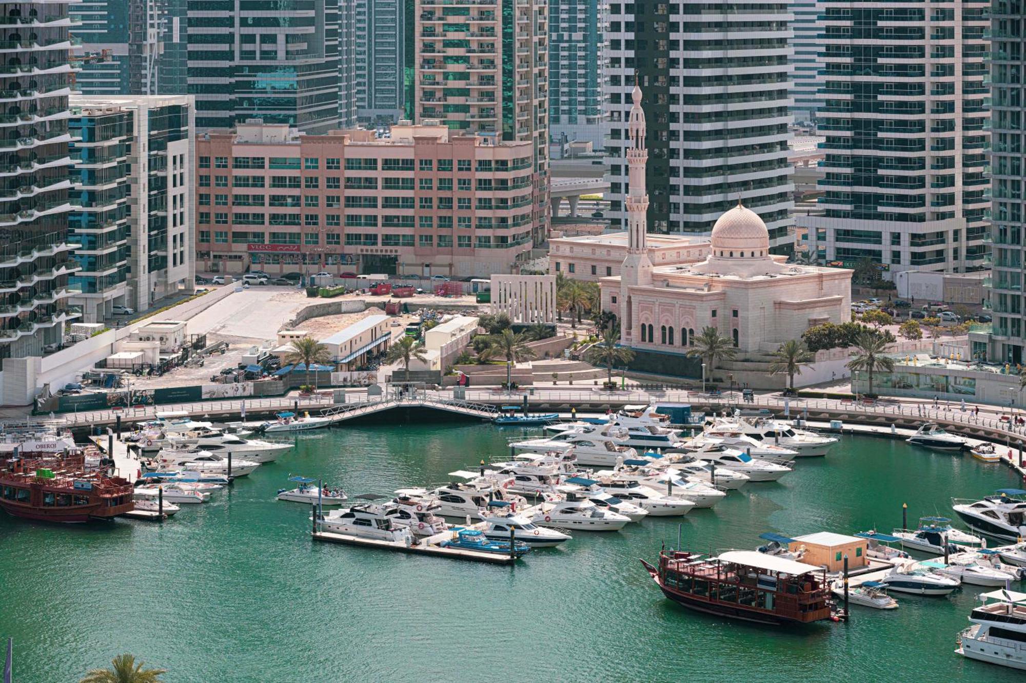 Luxury 1br At Marina: Stunning Marina Views, Pool & Gym * Dubai