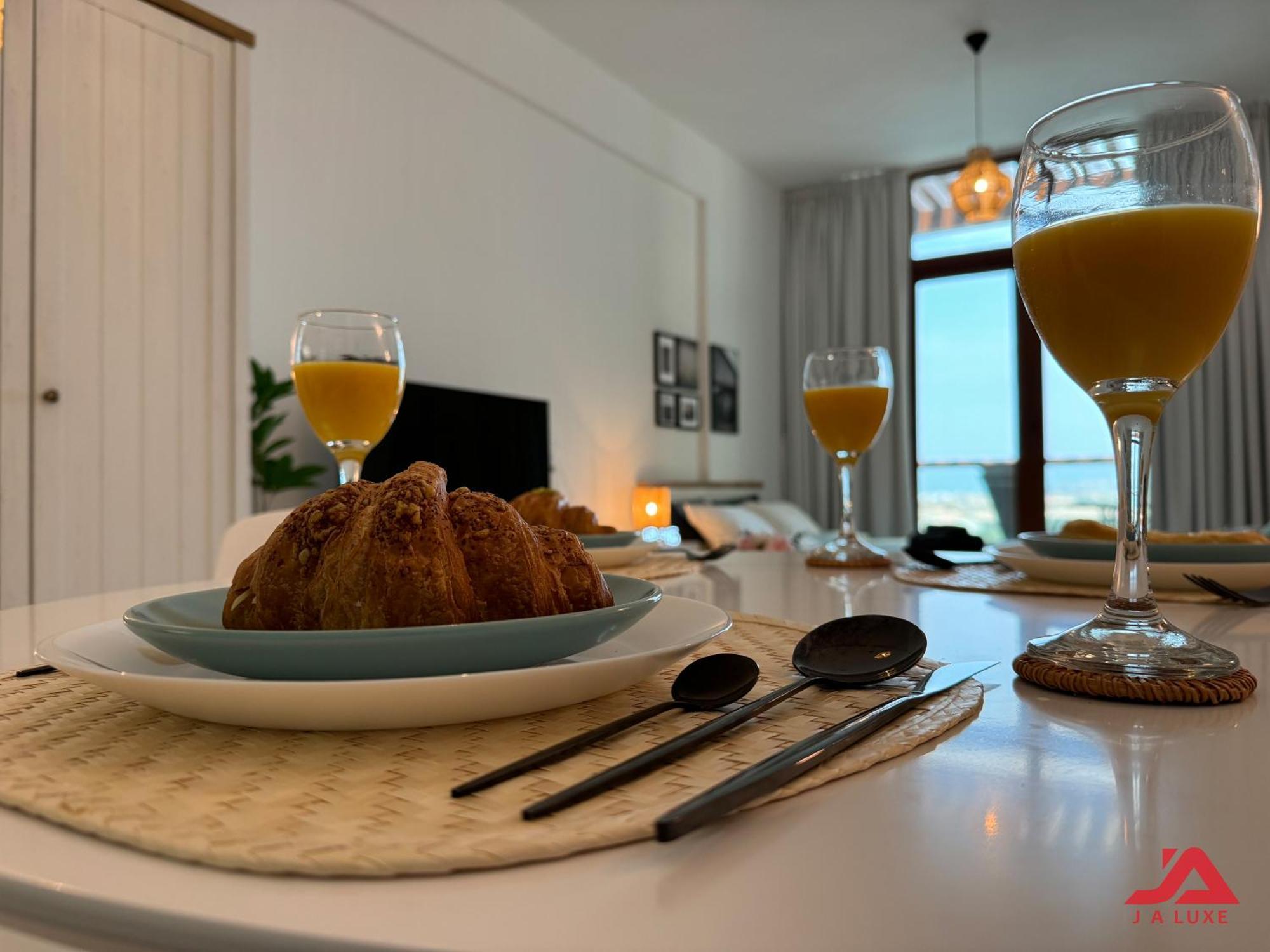 Daire Unique At Of Yachts With Panoramic Sea View Of Burj Khalifa, Alarab & Atalntis In Palm Jumeirah Dubai