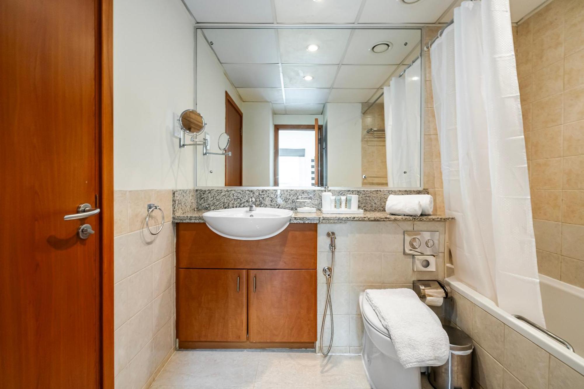 Renovated 1 Bed Al Alka 1 In The Greens Apartment Dubai