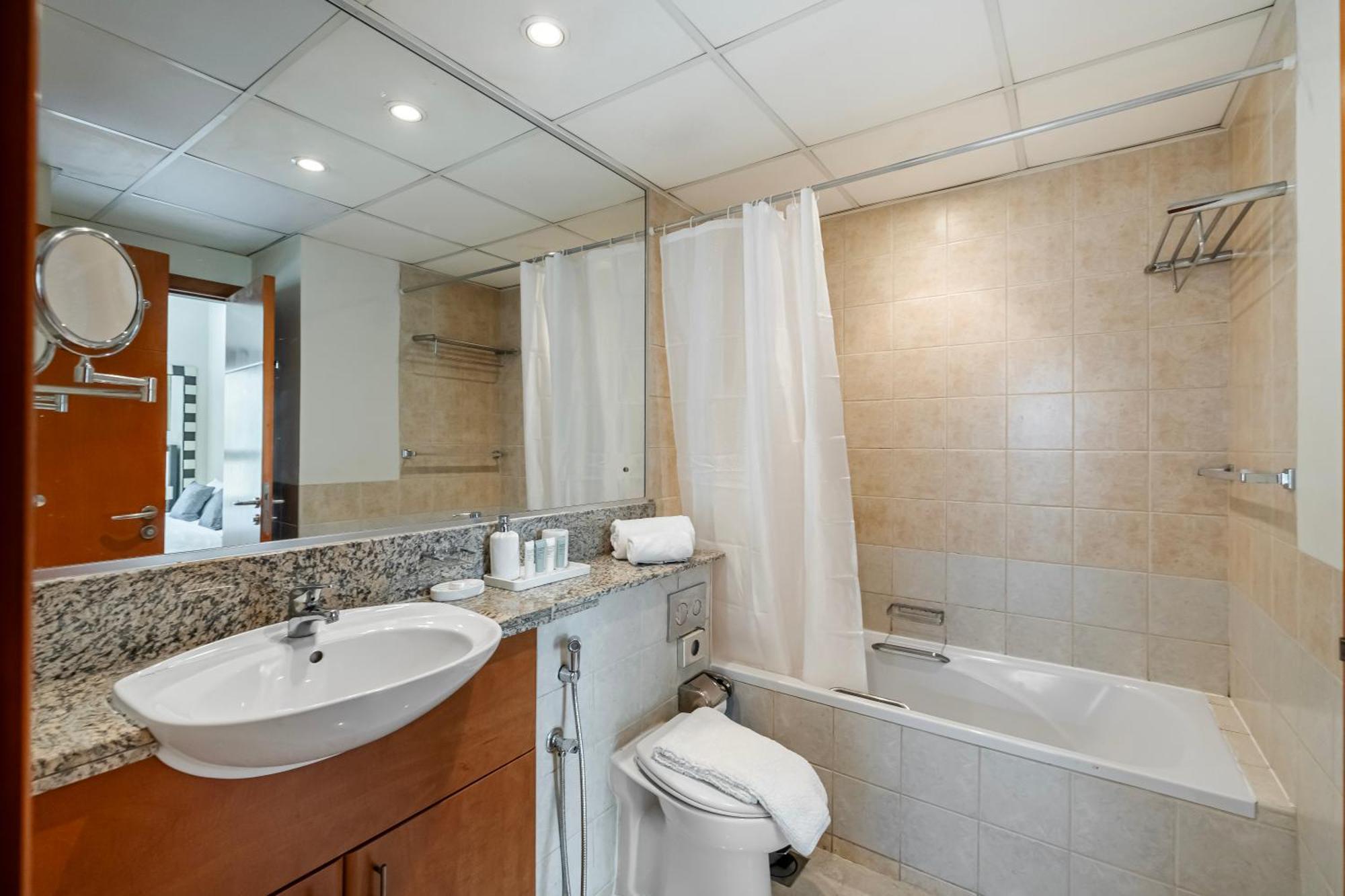 Renovated 1 Bed Al Alka 1 In The Greens Dubai
