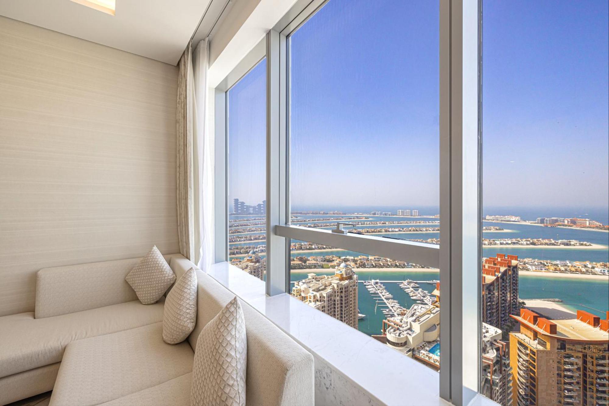 Apartment Opulent In Palm Tower With Sea View