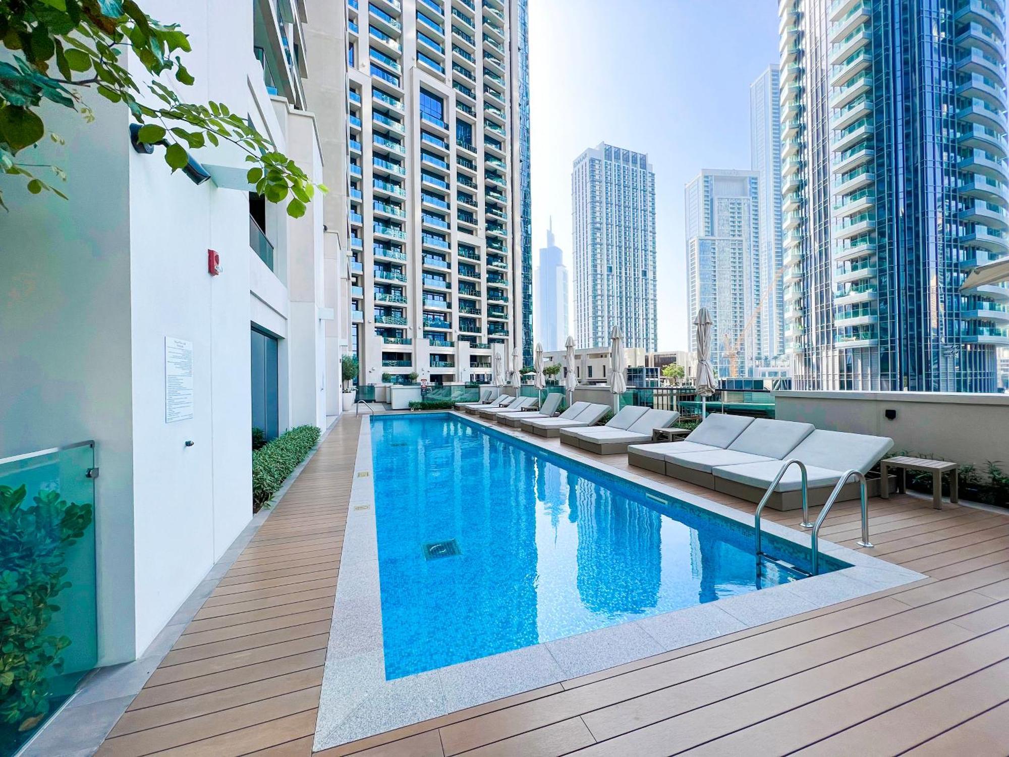 Downtown Luxury - Stunning Burj Khalifa View - 5 Minutes Walk To Mall