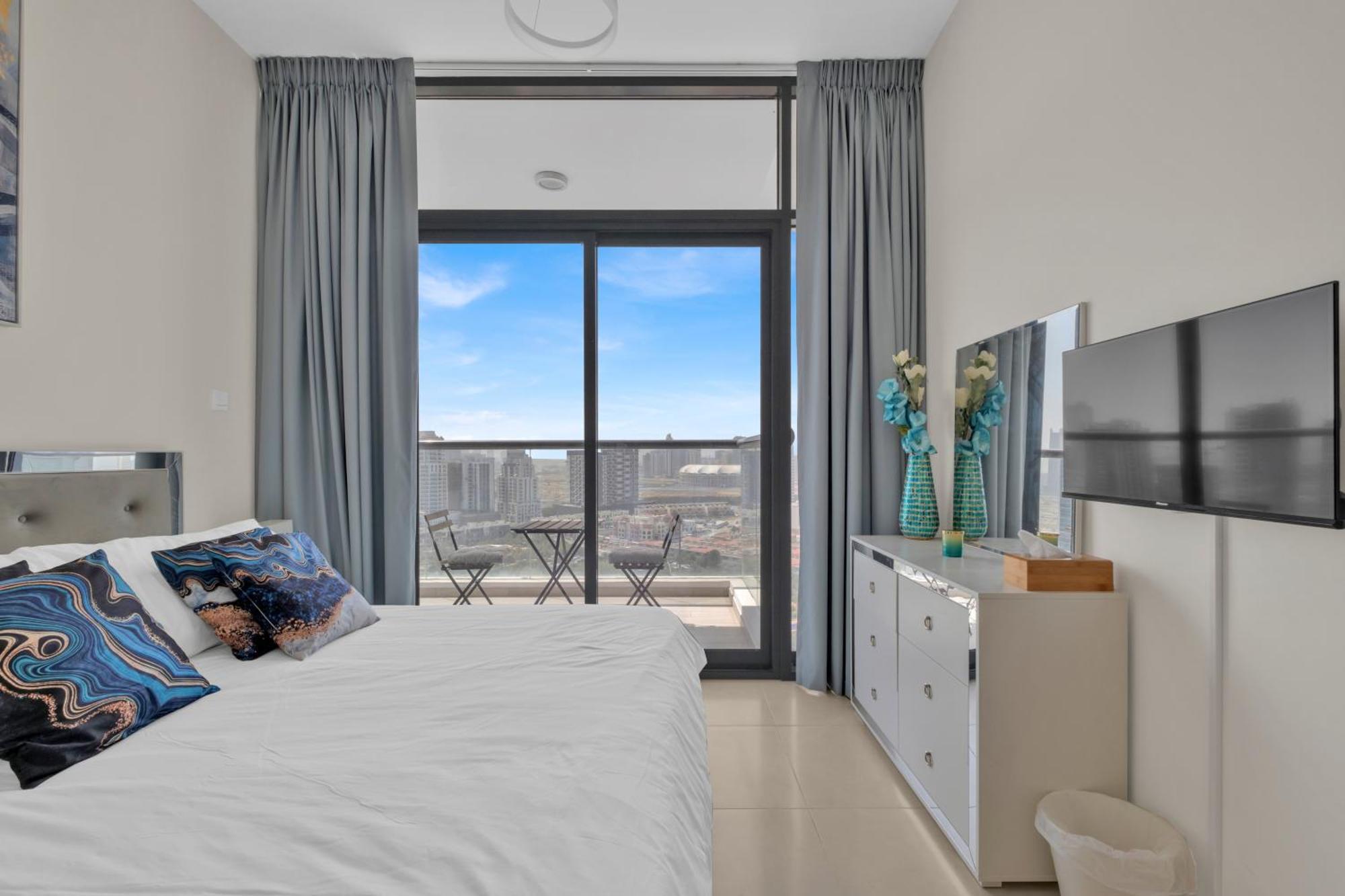 Stylish 2br For 6 With King Beds, Pool, Gym In Jvc