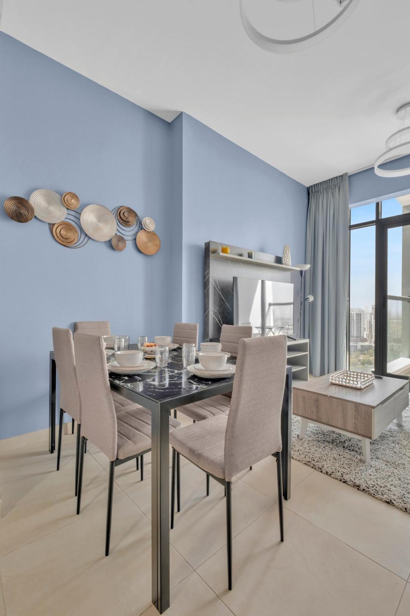 Apartment Stylish 2br For 6 With King Beds, Pool, Gym In Jvc Dubai
