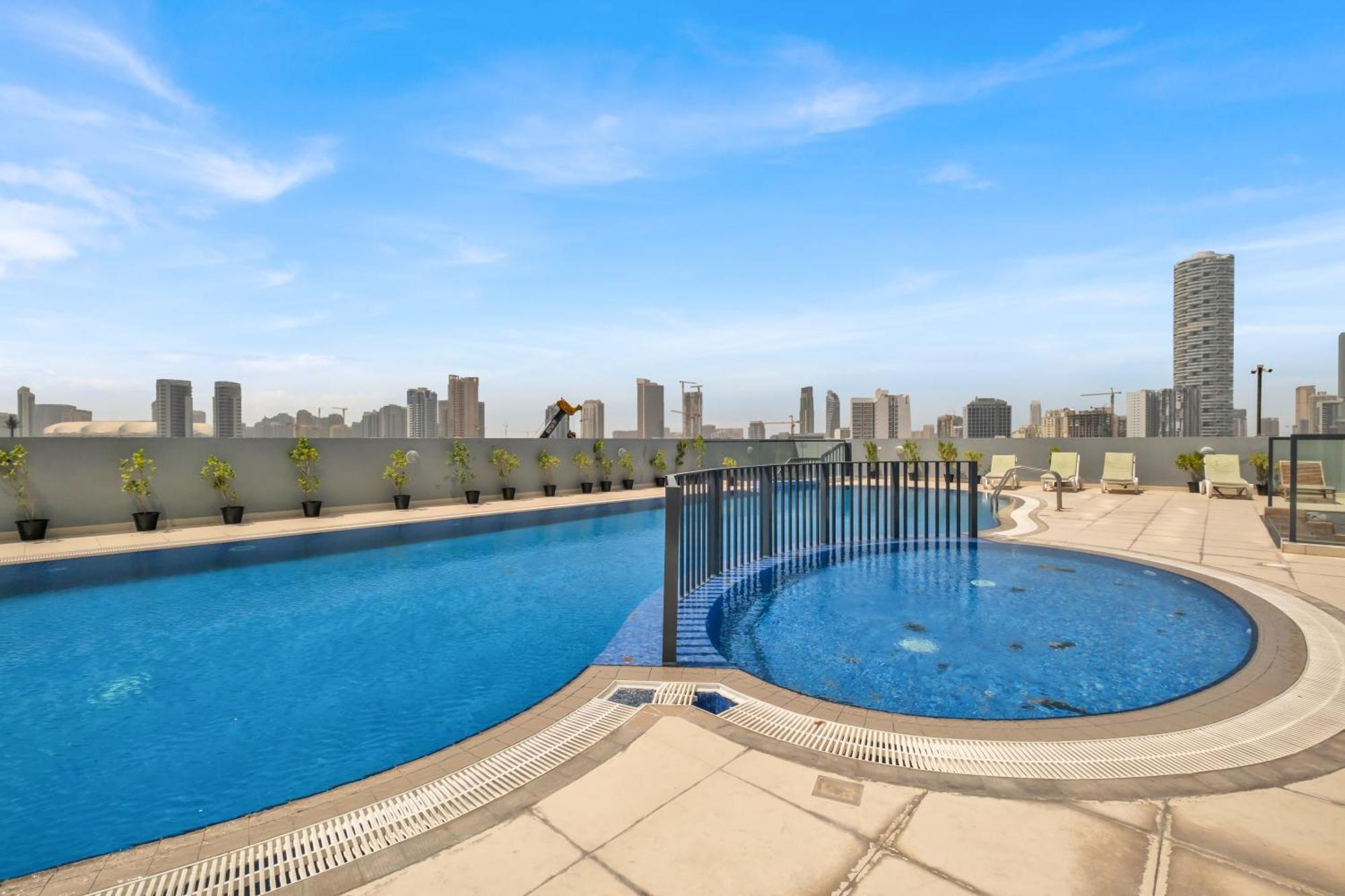 Apartment Stylish 2br For 6 With King Beds, Pool, Gym In Jvc