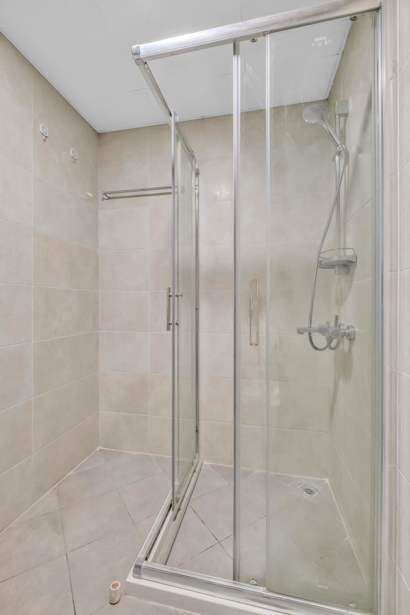 Apartment Stylish 2br For 6 With King Beds, Pool, Gym In Jvc *