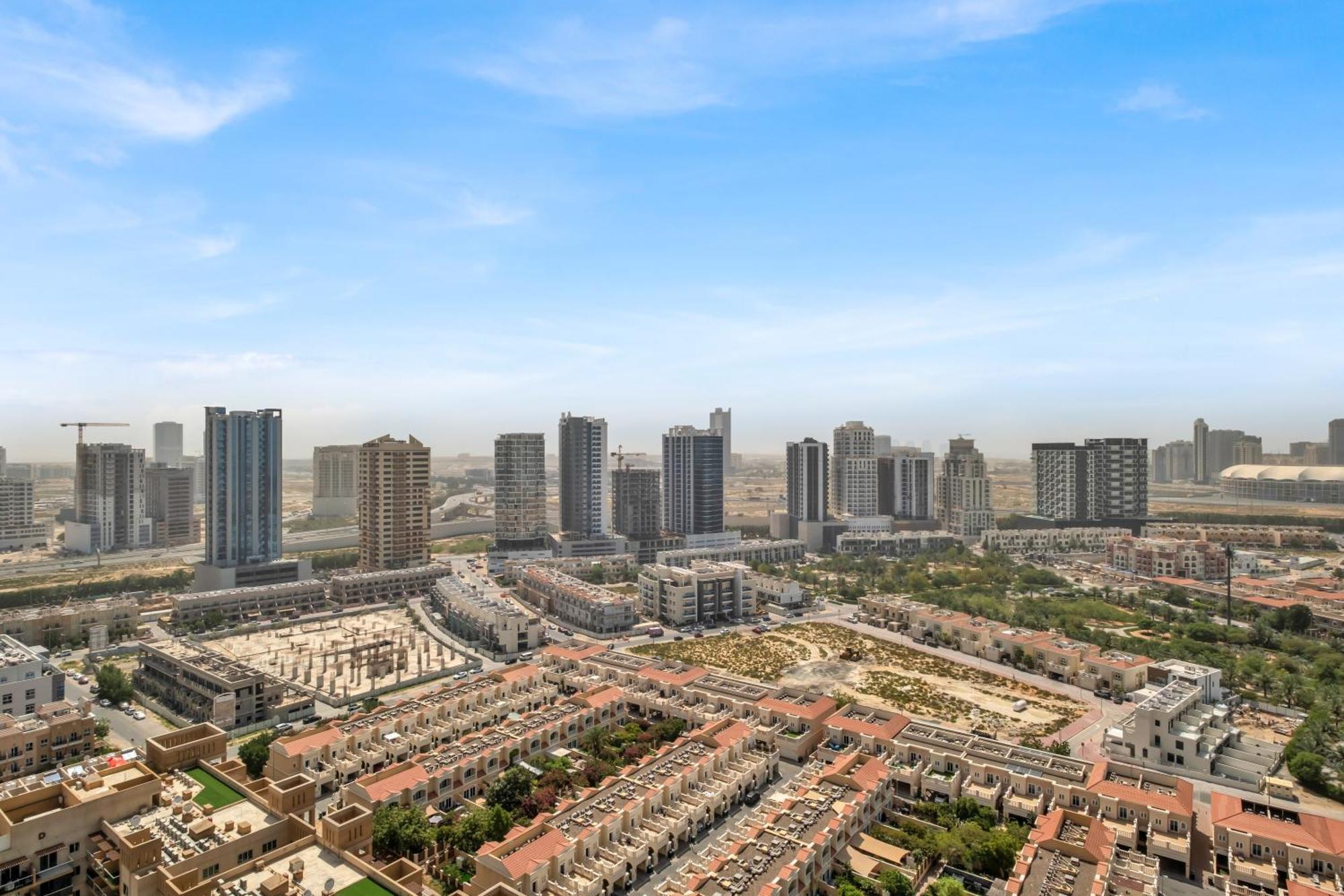Stylish 2br For 6 With King Beds, Pool, Gym In Jvc Dubai