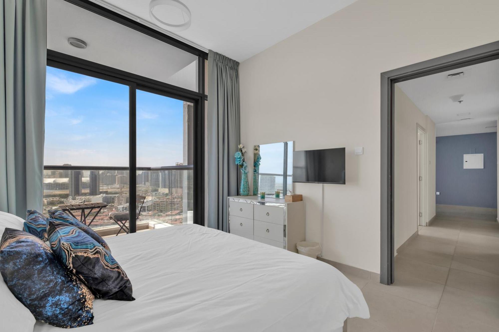 Apartment Stylish 2br For 6 With King Beds, Pool, Gym In Jvc *