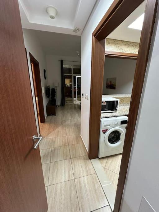Apartment One Private Bathroom Tub Gym Free Parking Dubai