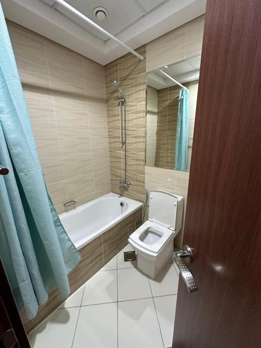 Apartment One Private Bathroom Tub Gym Free Parking *
