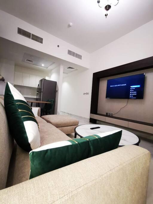 208 Amazing 2 Bedroom With Burj Khalifa & Canal View