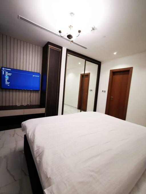 Holiday home 208 Amazing 2 Bedroom With Burj Khalifa & Canal View
