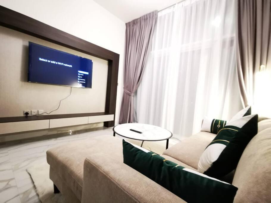 Holiday home 208 Amazing 2 Bedroom With Burj Khalifa & Canal View
