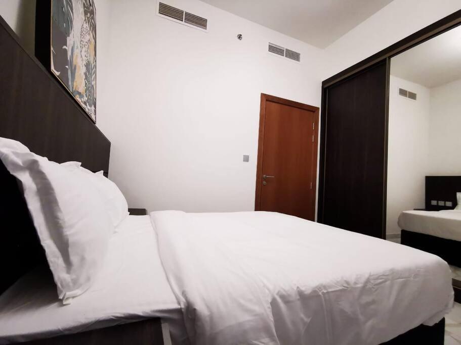 208 Amazing 2 Bedroom With Burj Khalifa & Canal View Dubai