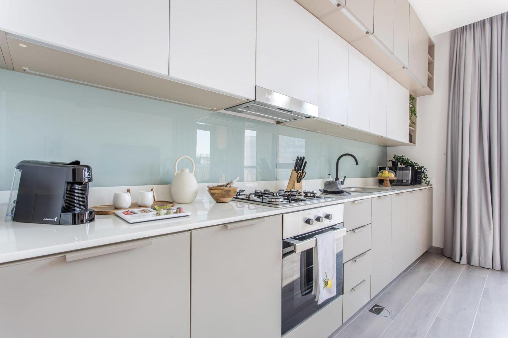 Frank Porter - Noor 3 Midtown Dubai