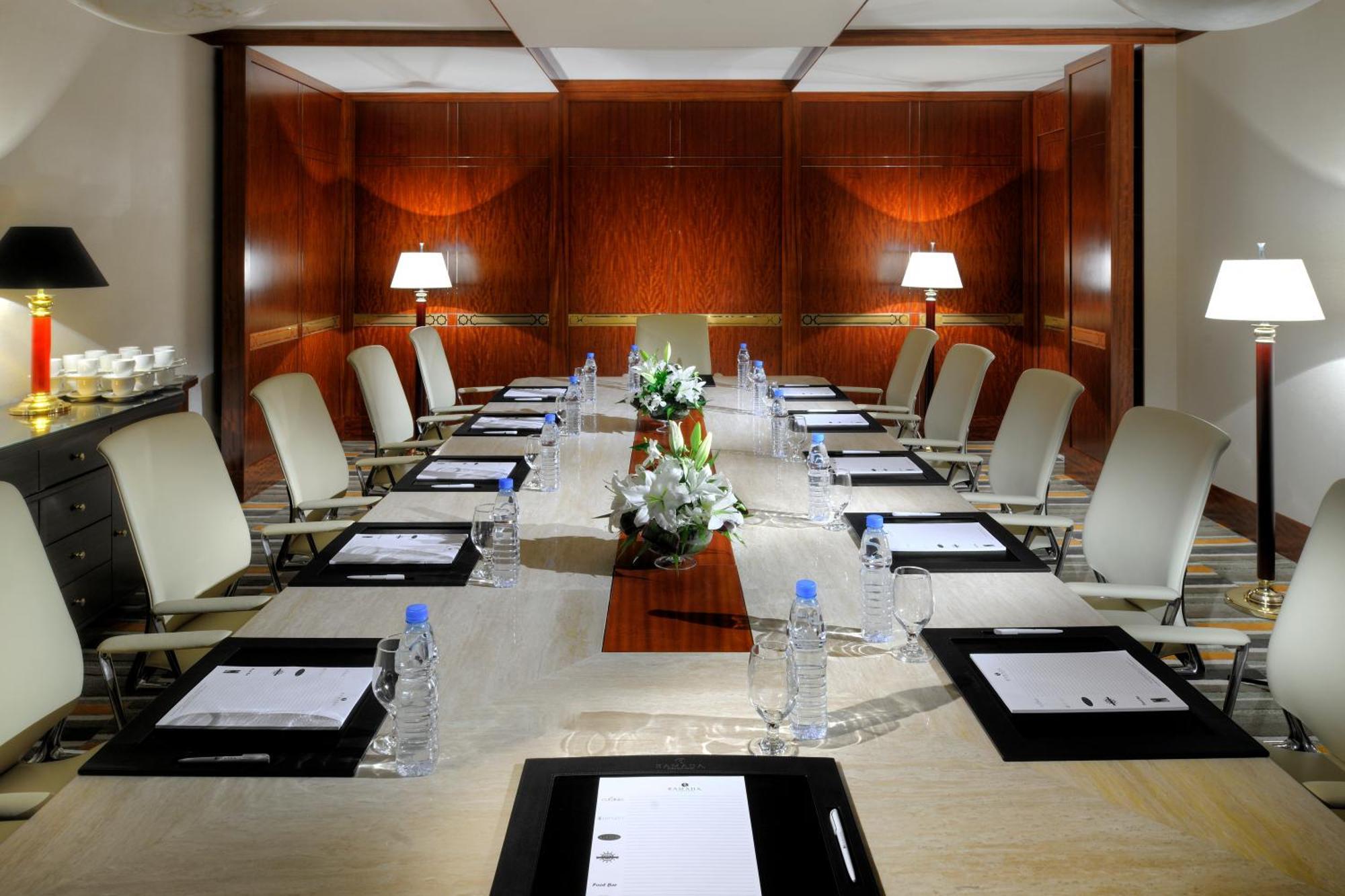 Crowne Plaza - Jumeirah By Ihg Hotel