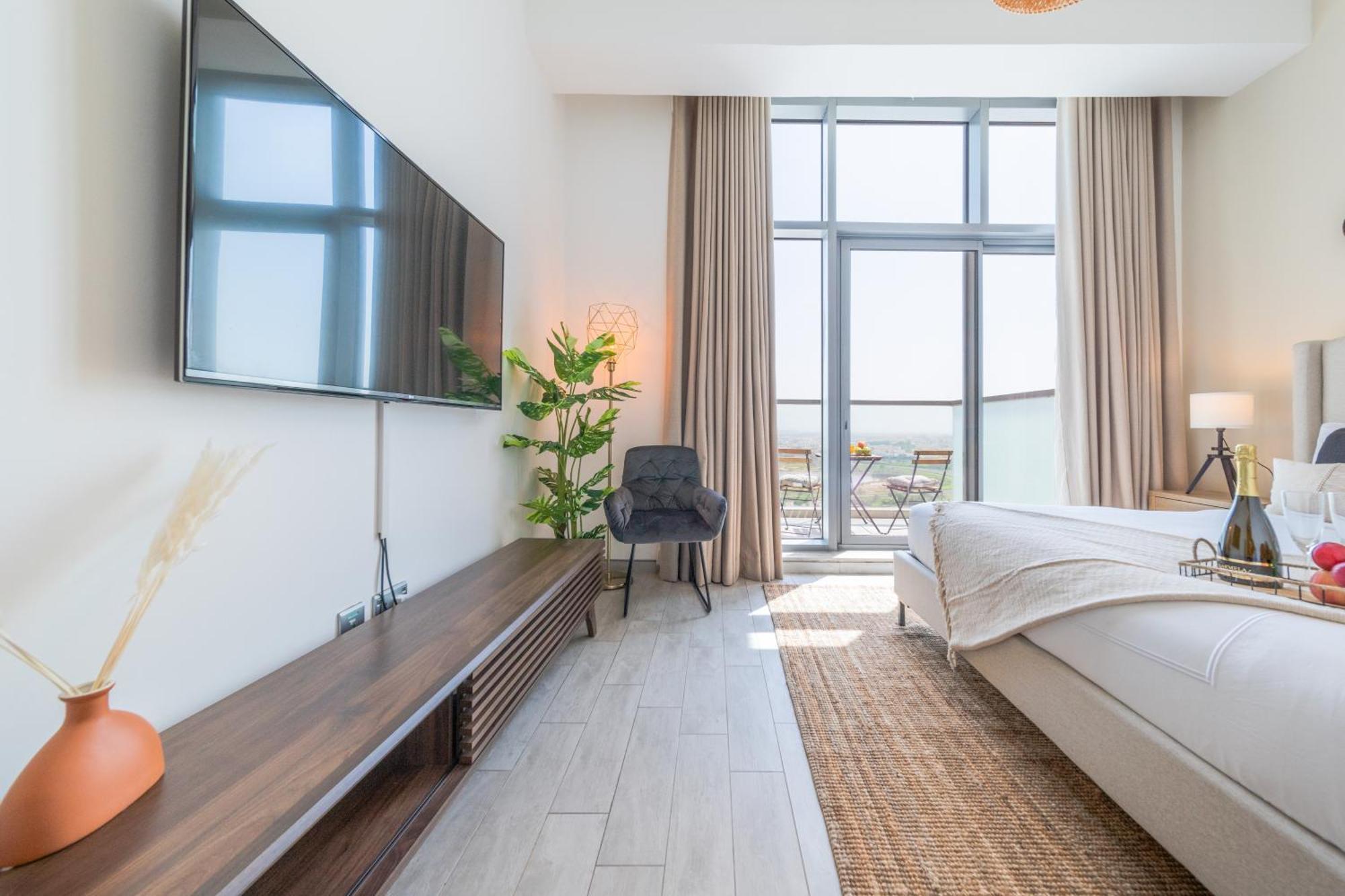 Apartment Eden's Homes & - Millennium Atria Residences Dubai