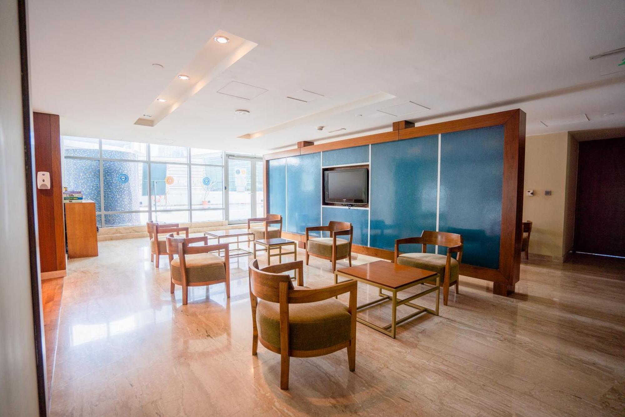 Apartment Elegant In Jlt Near Metro With Qbed, Pool, Gym, Fast Wi-fi *
