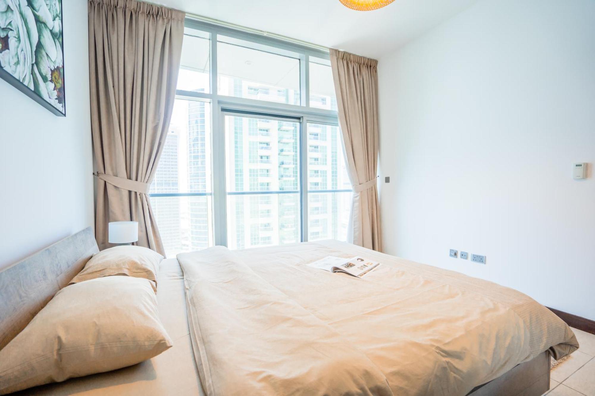 Elegant In Jlt Near Metro With Qbed, Pool, Gym, Fast Wi-fi Apartment Dubai