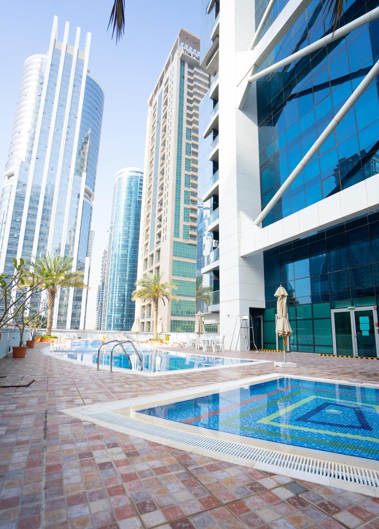 Elegant In Jlt Near Metro With Qbed, Pool, Gym, Fast Wi-fi *
