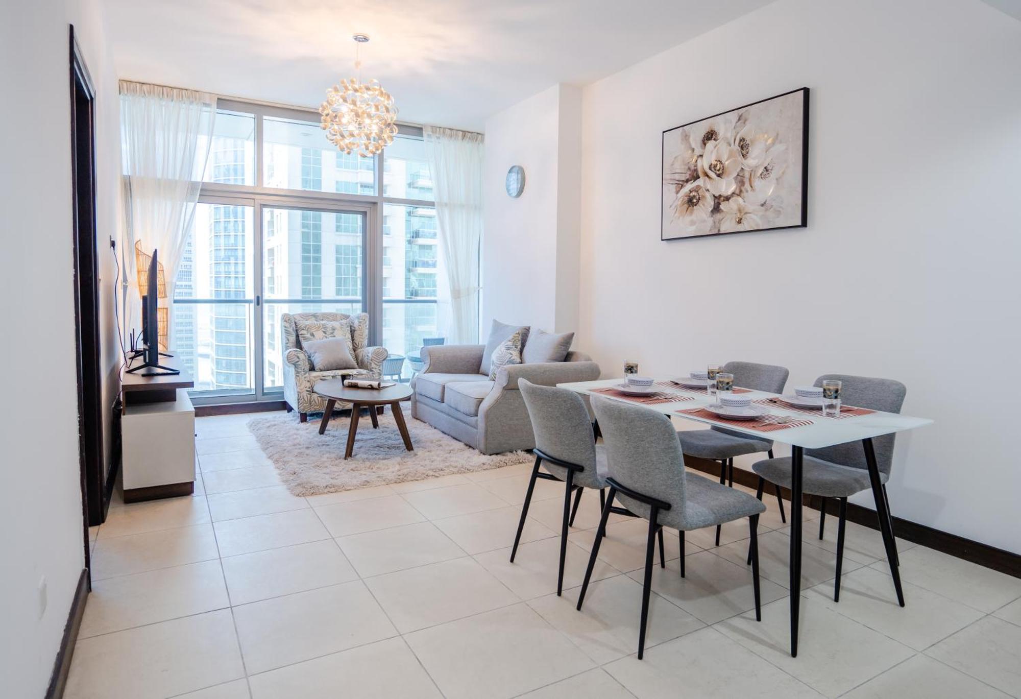 Apartment Elegant In Jlt Near Metro With Qbed, Pool, Gym, Fast Wi-fi Dubai