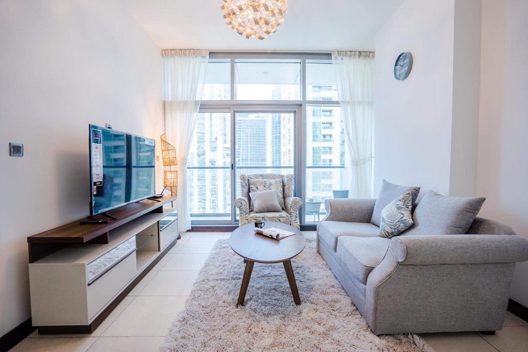 Elegant In Jlt Near Metro With Qbed, Pool, Gym, Fast Wi-fi *