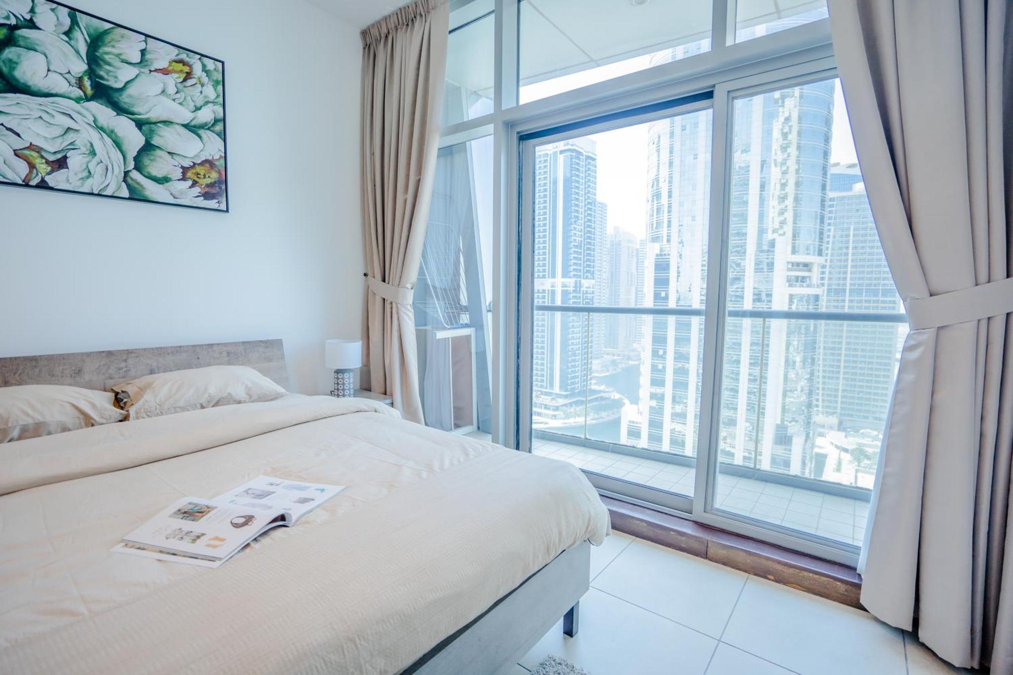 Apartment Elegant In Jlt Near Metro With Qbed, Pool, Gym, Fast Wi-fi