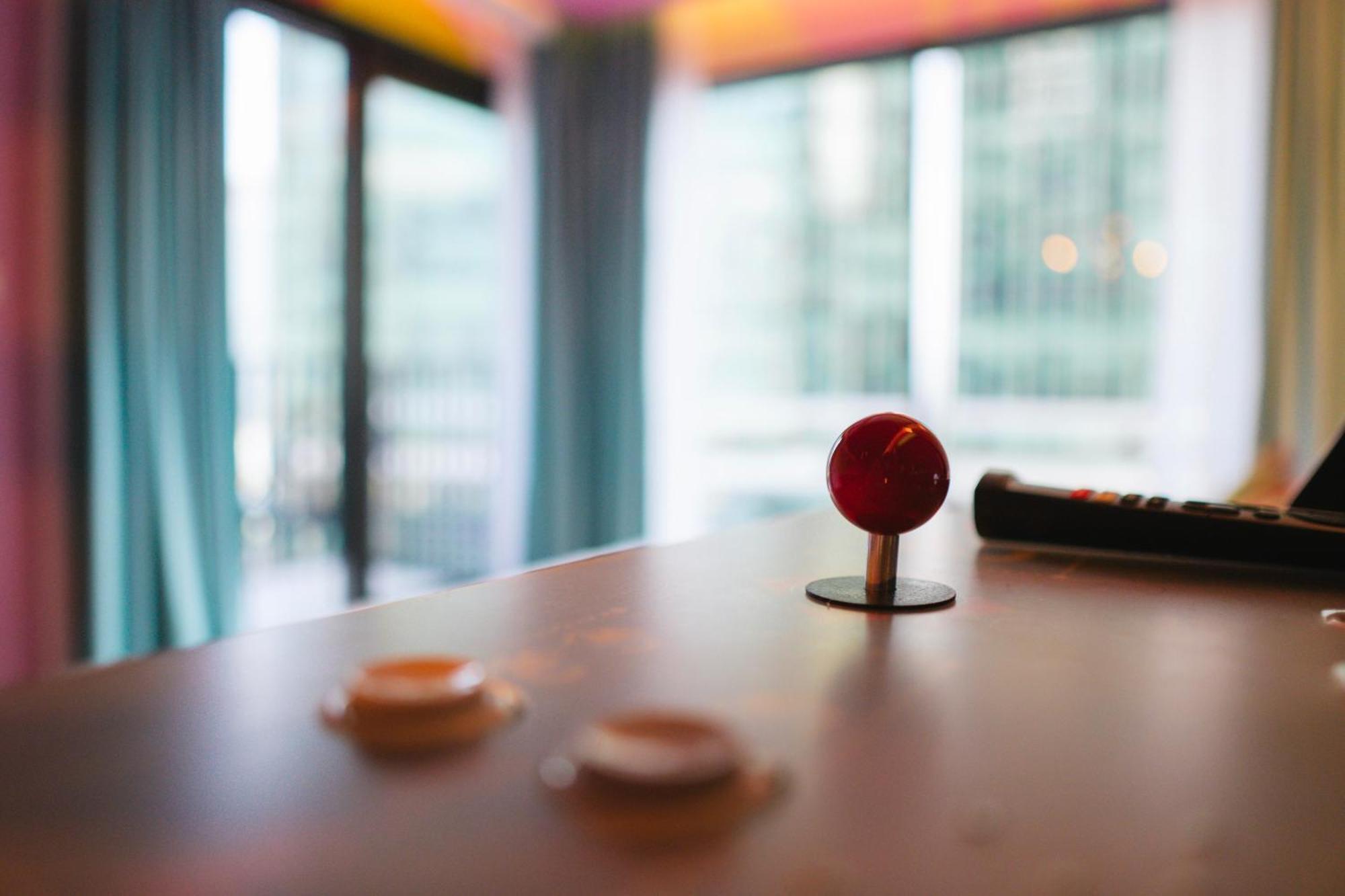 Capsule Flora Business Bay View Burj Khalifa-pool Table-game Arcade-projector-playstation 5 Apartment Dubai