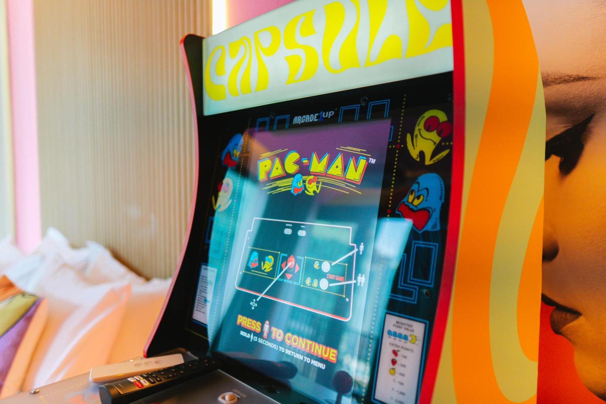 Capsule Flora Business Bay View Burj Khalifa-pool Table-game Arcade-projector-playstation 5 Apartment *