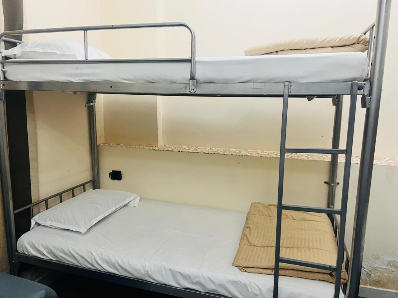 Hostel Short Term Tourist Place Dubai