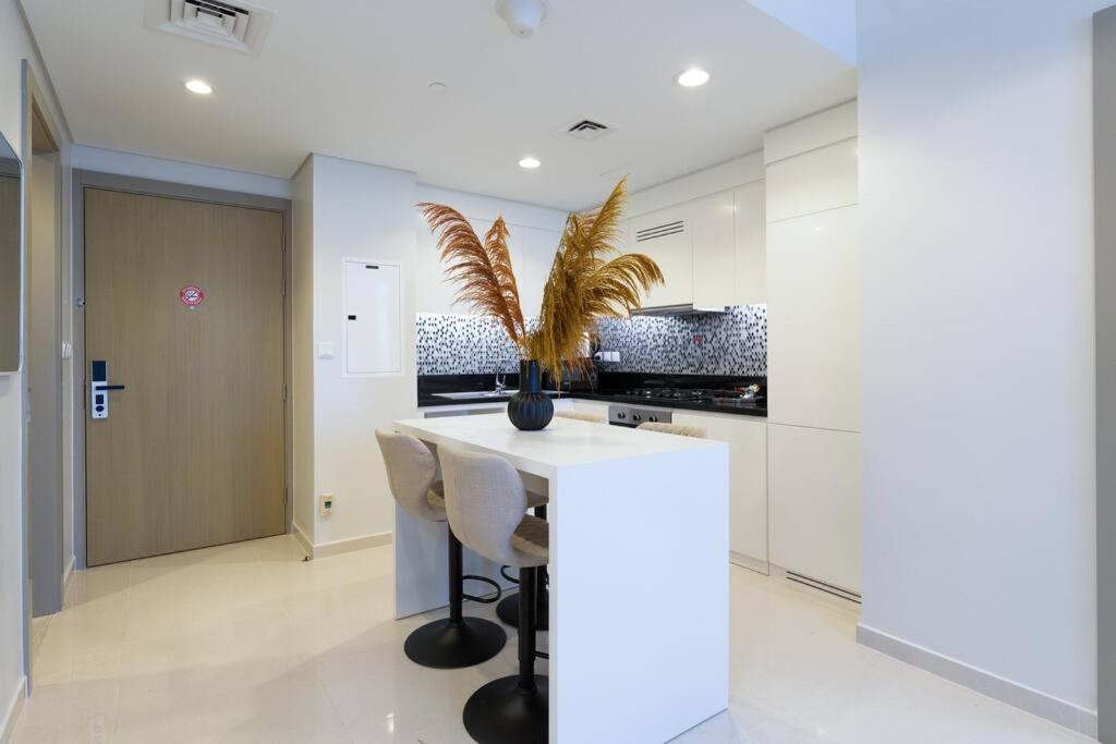 Elegant 2 Bedroom In Aykon City Tower C Apartment Dubai
