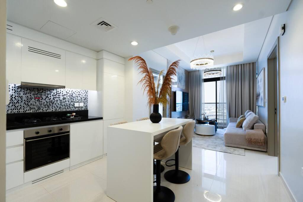 Elegant 2 Bedroom In Aykon City Tower C * Dubai